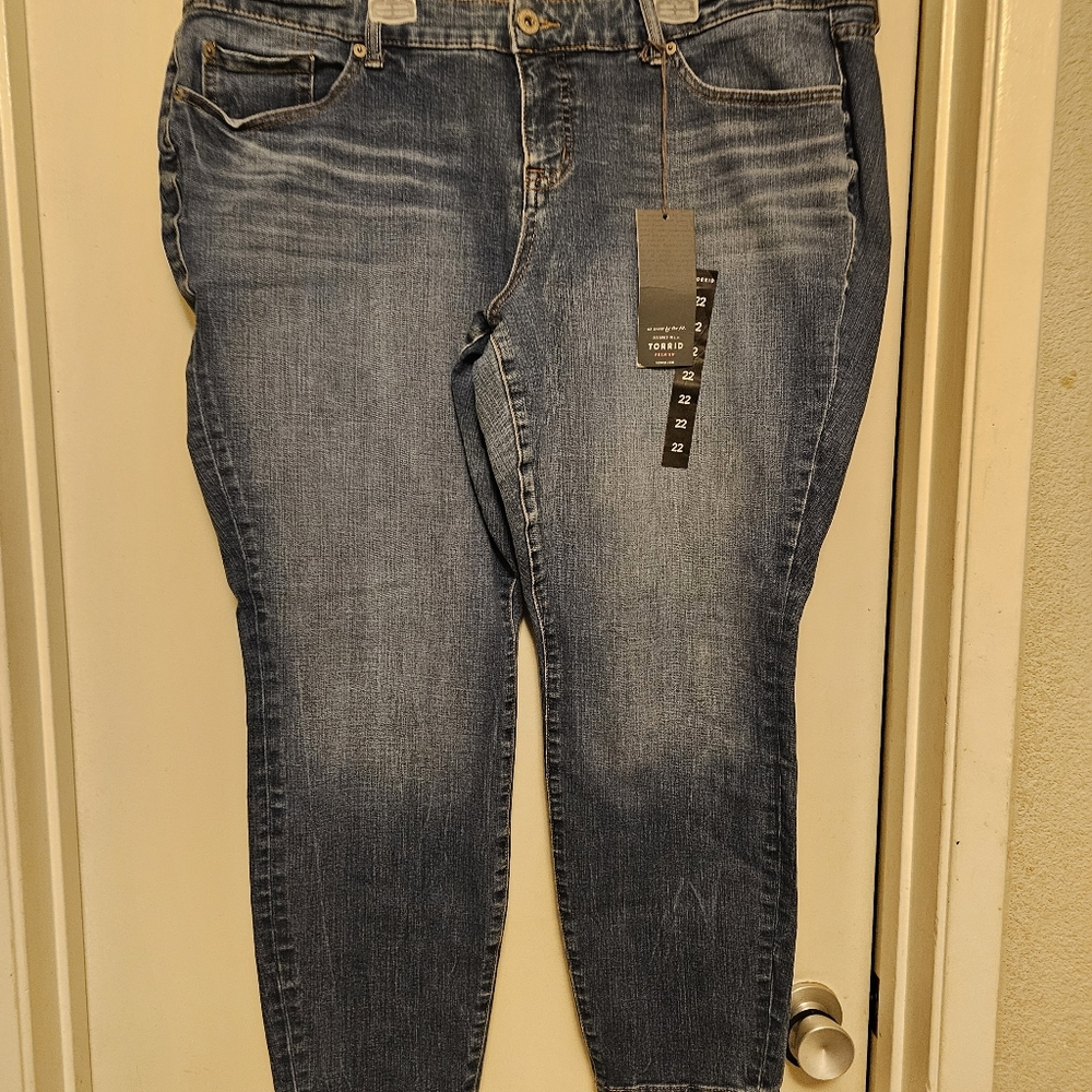 Torrid  3 pair bundle NWT 4 pairs Skinny jeans 22.